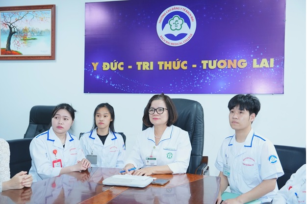 TS. Bùi Minh Thu - Phó Hiệu trưởng Trường Cao dẳng Y tế Bạch Mai phát biểu khai mạc