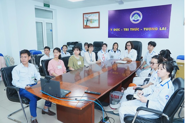 Buổi giao lưu trực tuyến giữa Trường Cao đẳng Y tế Bạch Mai và Trường Cao đẳng Điều dưỡng Yokohama