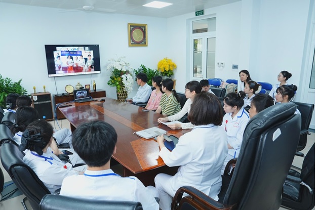 Buổi giao lưu trực tuyến giữa Trường Cao đẳng Y tế Bạch Mai và Trường Cao đẳng Điều dưỡng Yokohama